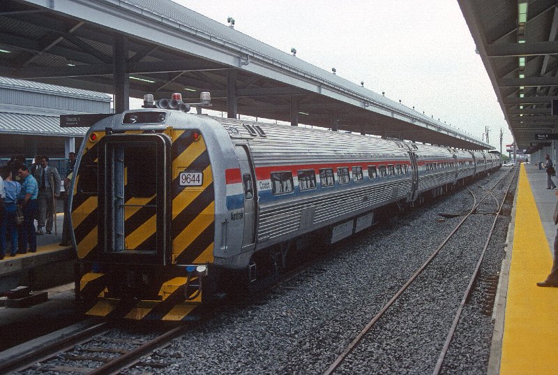 19890307-amtk.jpg - May 22, 1989: Inaugural train from New York City has arrived.