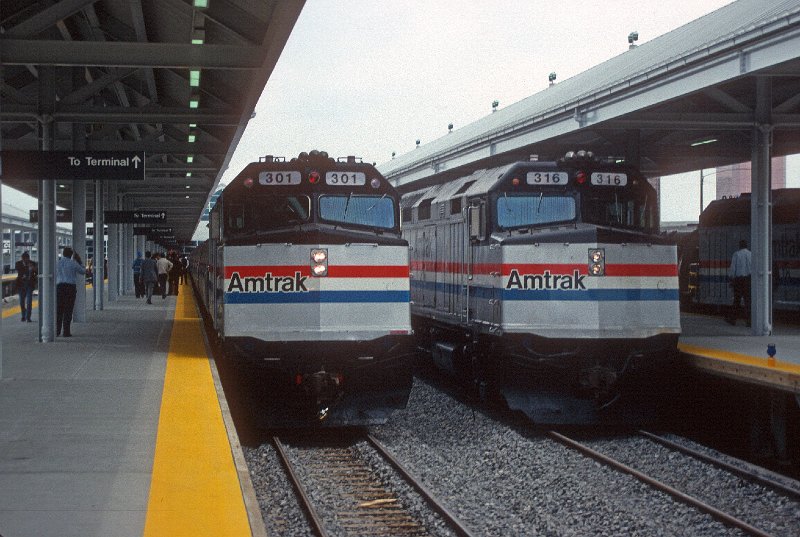 19890312-amtk.jpg - May 22, 1989: The Washington and New York City Inaugural trains.