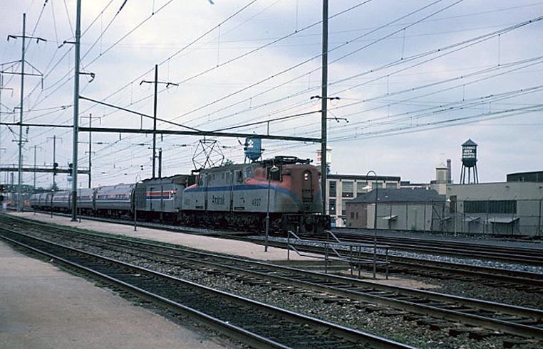 fp11.jpg - An eastbound Amtrak train passes Frankford Junction.  The GG-1 doesn't have HEP capability which explains why there is a power car in the consist to provide electricity to the brand new Amfleet cars.  The watertower behind the GG-1 is the same one as in the previous photo.