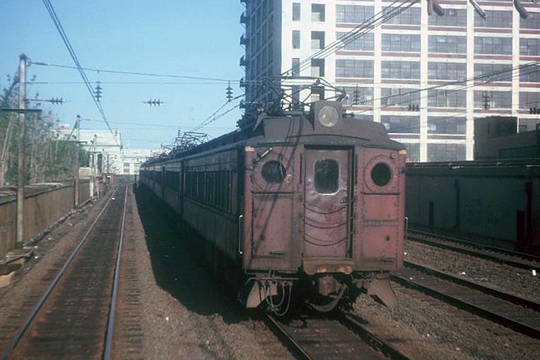 fp13.jpg - The photographer's train and another inbound sEPTA commuter train are about to enter the tunnel to Suburban Station.  30th St. Station is in the background.  This was taken during a 1 1/2-month long strike by SEPTA City Division workers.