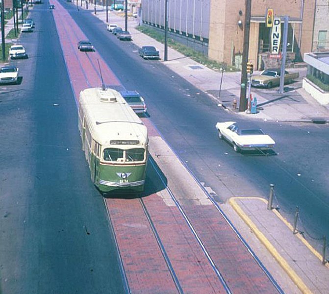 fp7.jpg - Eastbound Route 56 PCC as seen from the Market/Frankford Subway Elevated Erie/Torresdale station.