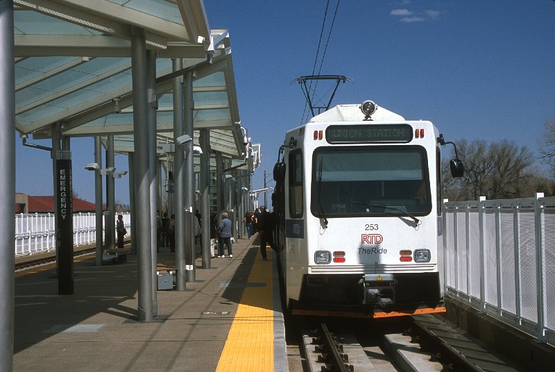 20130179-rtd.jpg - Eastbound train at Lakewood-Wadsworth Station. (4/26/13)